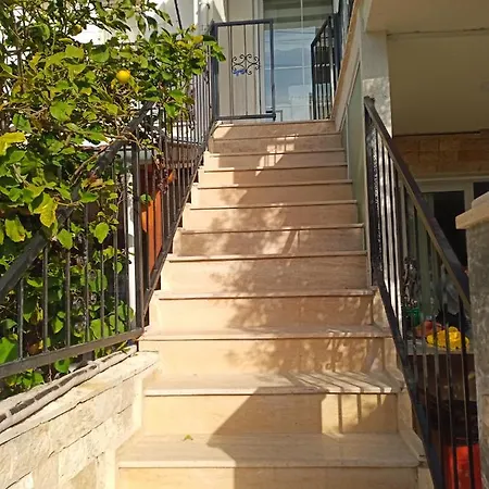Genis 1+1 Ev 4/5 Kisi Case de vacanță Çeşme